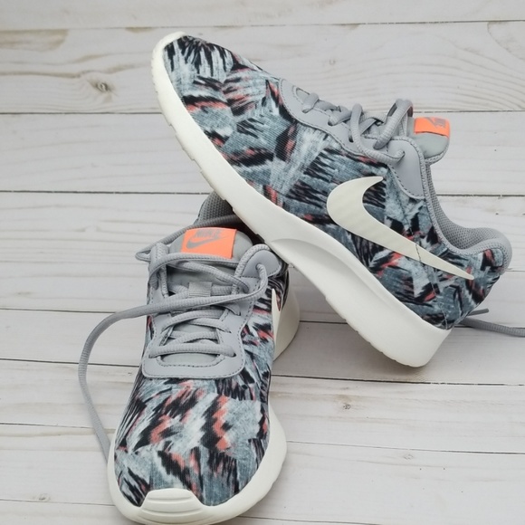 nike tanjun print womens